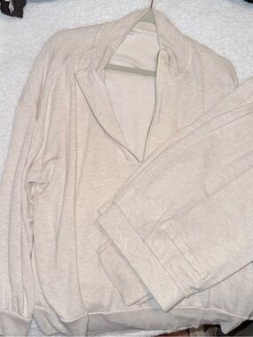 Light Beige Half-Zip Pullover Sweatshirt and jogger set.